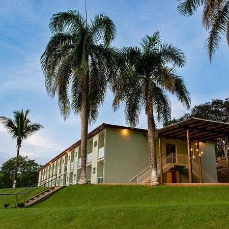 Hotel Fazenda Vale Da Cachoeira Серра-Негра Экстерьер фото